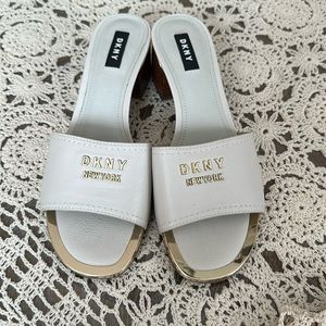 DKNY sandals cream& gold size 8.5 women’s